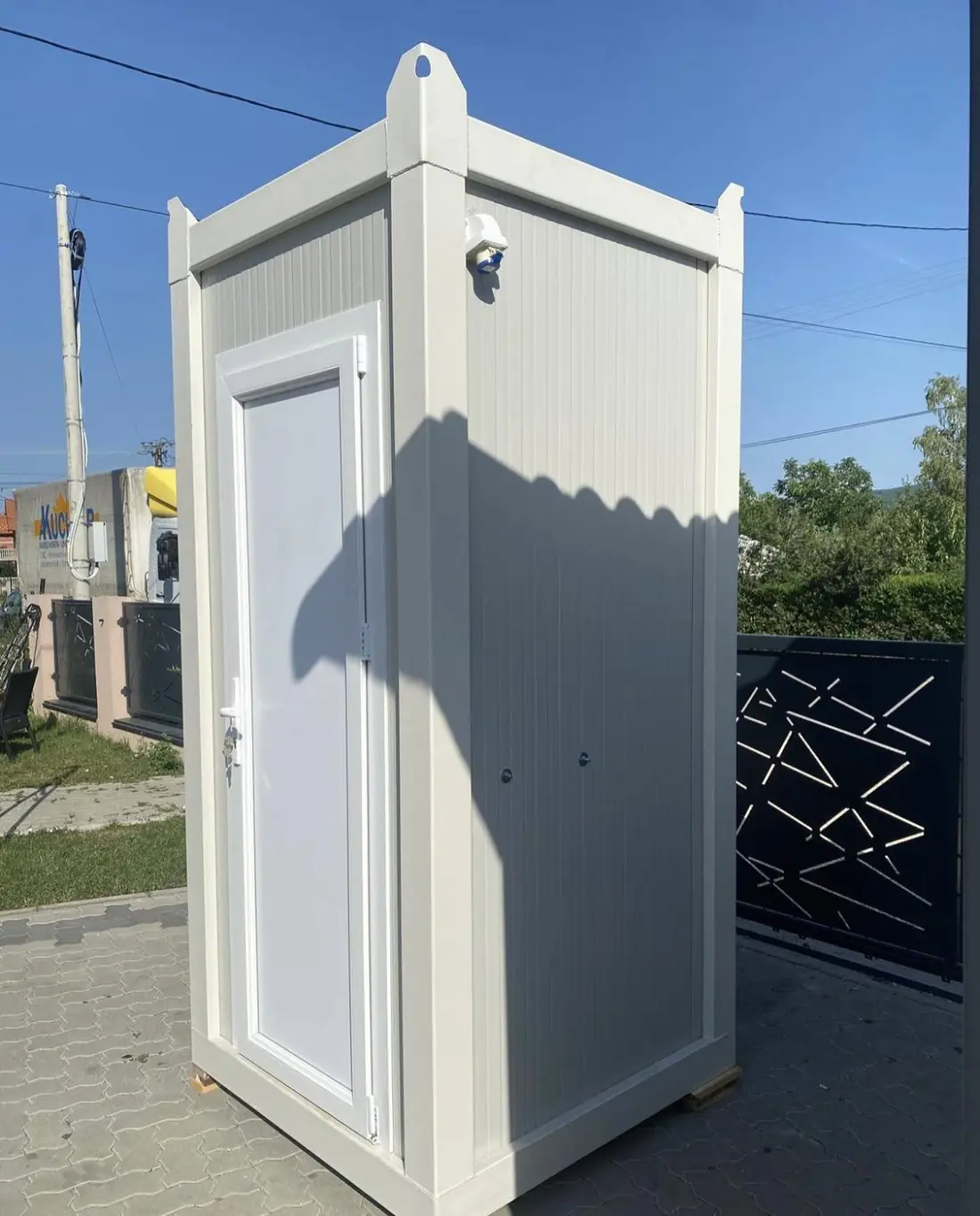 A single flushing restroom cabin from Clean Sanitation Pros, available for delivery to Timberon, NM